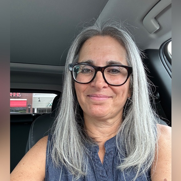 Meet your Posher, Lorraine - Picture 1 of 1